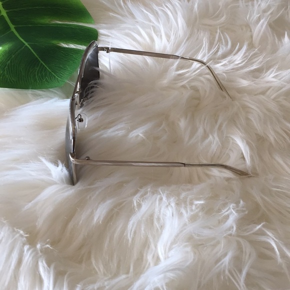 Teardrop Oversized Sunglasses - Picture 6 of 8